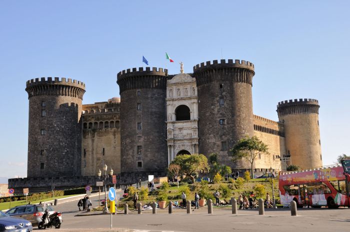 castel-nuovo Naples