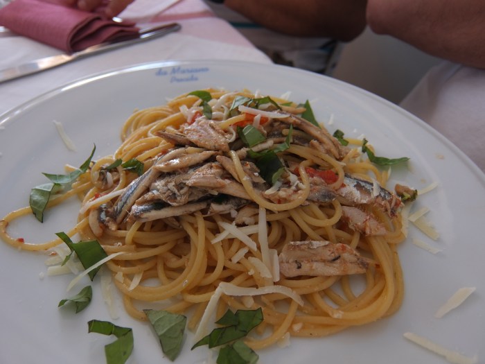 Pasta alici e pecorino